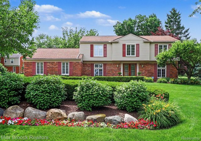 2020 Wickford Court, Bloomfield Charter Township, MI 48304