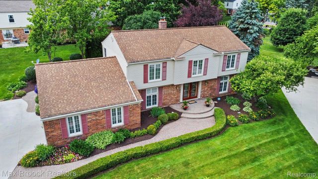 2020 Wickford Court, Bloomfield Charter Township, MI 48304