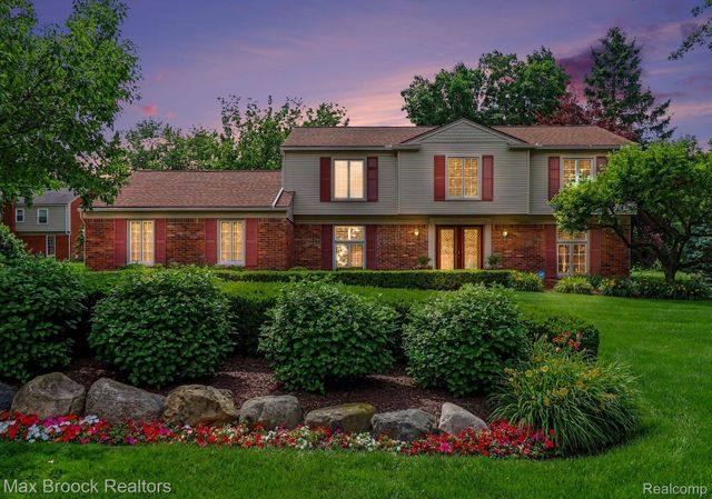 2020 Wickford Court, Bloomfield Charter Township, MI 48304