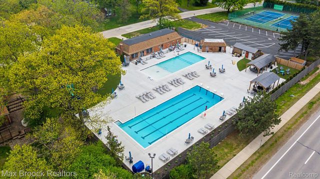 2020 Wickford Court, Bloomfield Charter Township, MI 48304