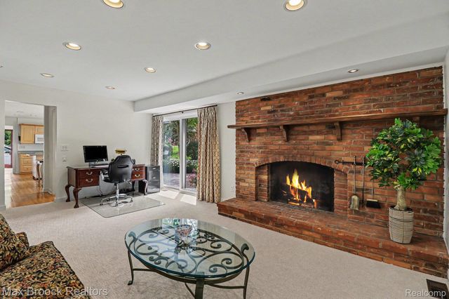 2020 Wickford Court, Bloomfield Charter Township, MI 48304