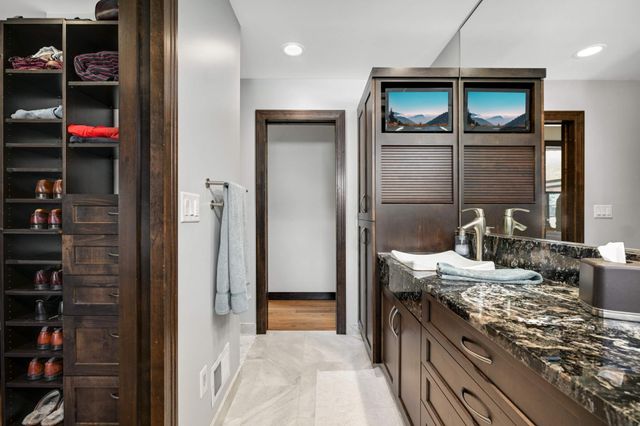 3857 Island View Circle NW, Prior Lake, MN 55372