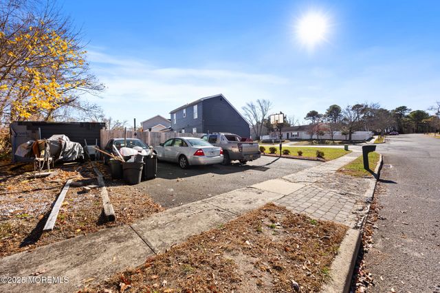 14 Georgetown Boulevard, Barnegat, NJ 08005