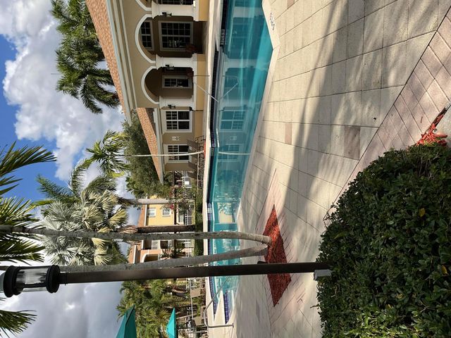 6505 Emerald Dunes Drive 204, West Palm Beach, FL 33411
