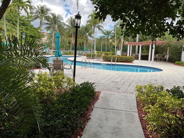 6505 Emerald Dunes Drive 204, West Palm Beach, FL 33411
