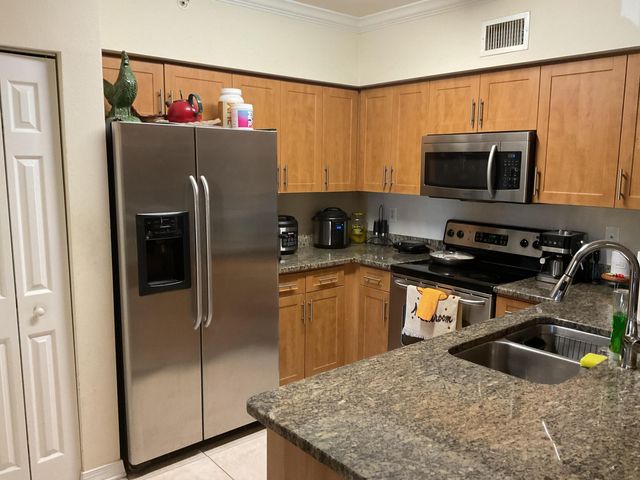 6505 Emerald Dunes Drive 204, West Palm Beach, FL 33411