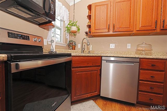 1442 Black Rock Lane, Farmington, MO 63640