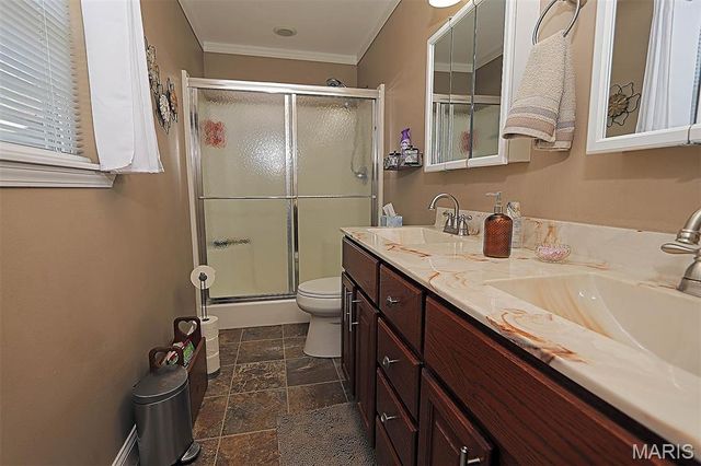 1442 Black Rock Lane, Farmington, MO 63640