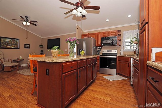 1442 Black Rock Lane, Farmington, MO 63640