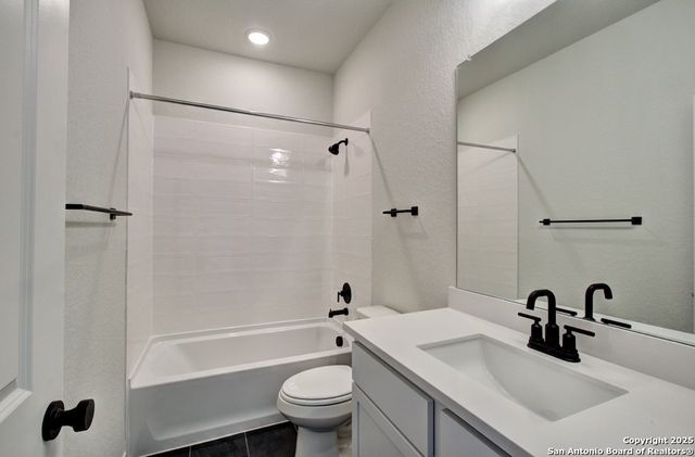 868 Farmhouse Trail, New Braunfels, TX 78130