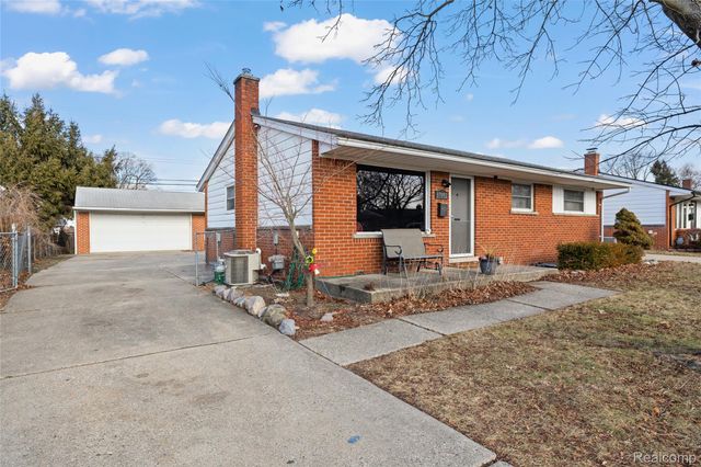 37092 Gilchrist Street, Westland, MI 48186