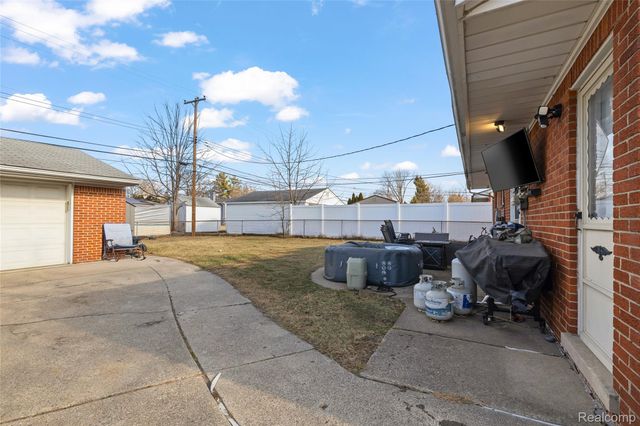 37092 Gilchrist Street, Westland, MI 48186