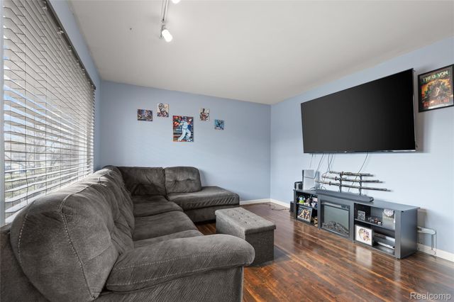 37092 Gilchrist Street, Westland, MI 48186