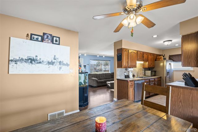 37092 Gilchrist Street, Westland, MI 48186