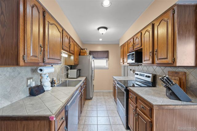 37092 Gilchrist Street, Westland, MI 48186