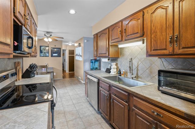 37092 Gilchrist Street, Westland, MI 48186