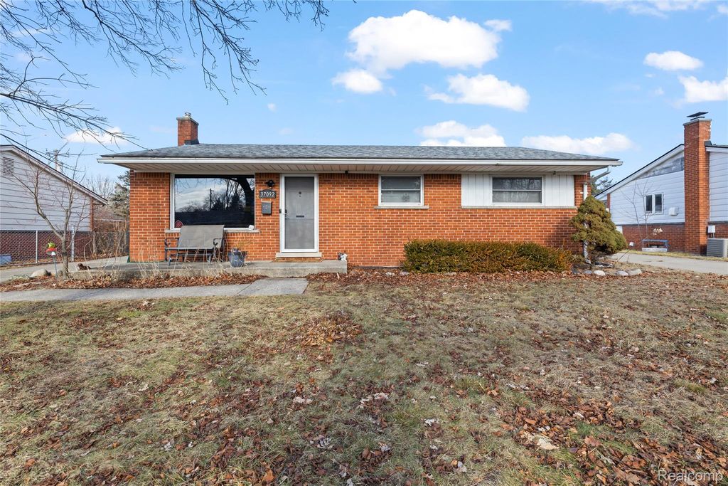 37092 Gilchrist Street, Westland, MI 48186