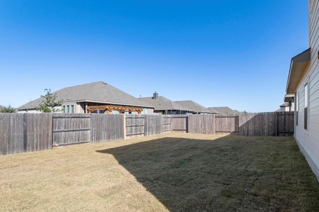 304 Bay Breeze DR, Kyle, TX 78640