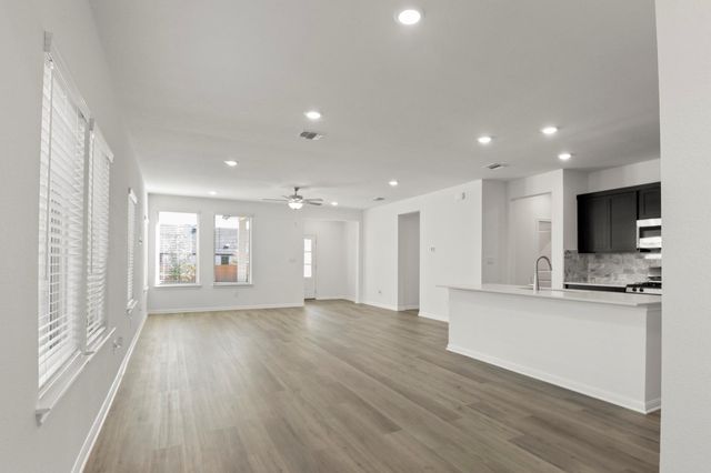 304 Bay Breeze DR, Kyle, TX 78640