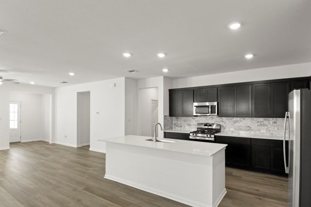 304 Bay Breeze DR, Kyle, TX 78640