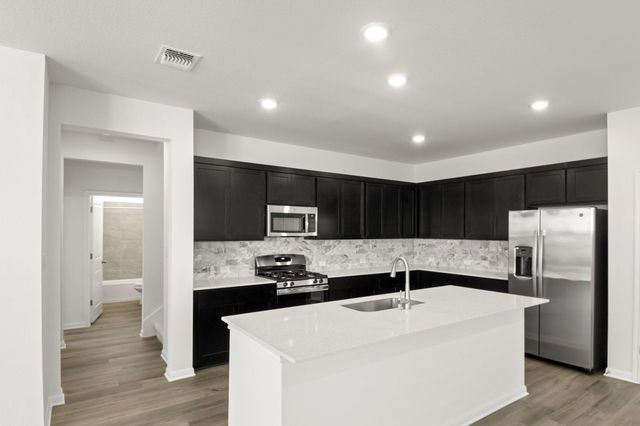 304 Bay Breeze DR, Kyle, TX 78640