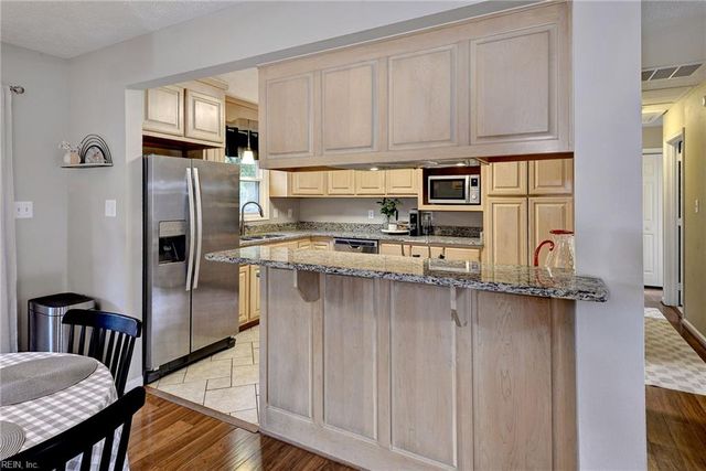 223 Louise DR, Newport News, VA 23601