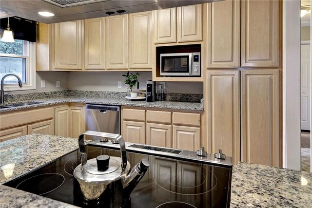 223 Louise DR, Newport News, VA 23601