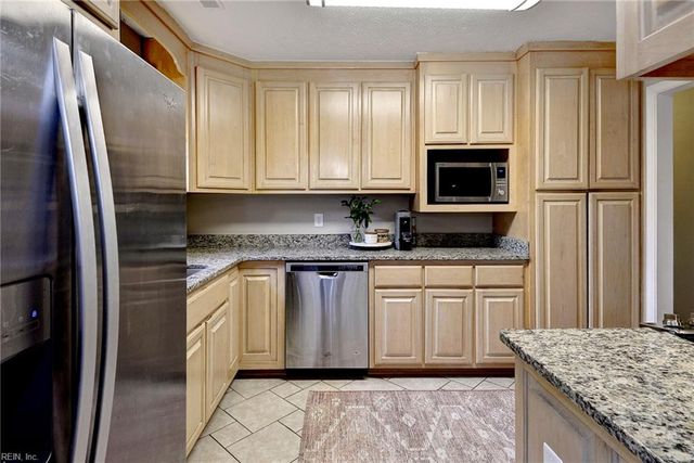 223 Louise DR, Newport News, VA 23601