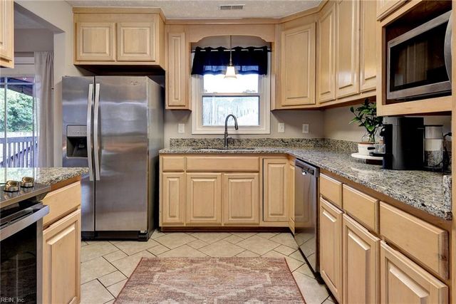 223 Louise DR, Newport News, VA 23601