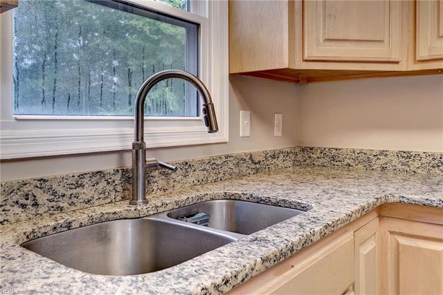 223 Louise DR, Newport News, VA 23601