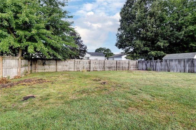 223 Louise DR, Newport News, VA 23601