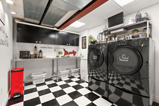 5848 Wildrose Lane, Schererville, IN 46375