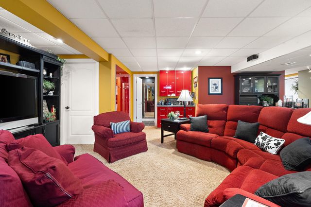 5848 Wildrose Lane, Schererville, IN 46375