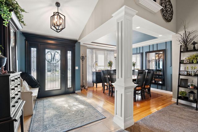 5848 Wildrose Lane, Schererville, IN 46375