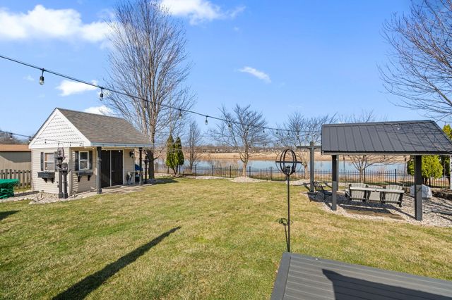 5848 Wildrose Lane, Schererville, IN 46375