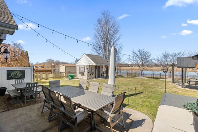 5848 Wildrose Lane, Schererville, IN 46375