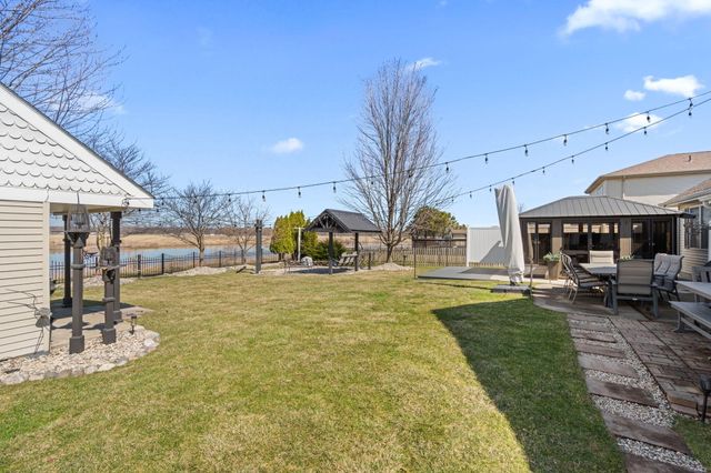 5848 Wildrose Lane, Schererville, IN 46375