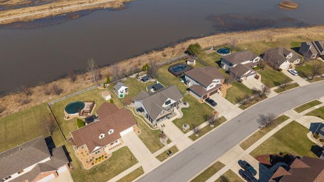 5848 Wildrose Lane, Schererville, IN 46375