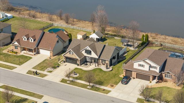 5848 Wildrose Lane, Schererville, IN 46375