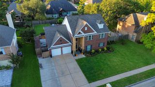 1501 W Castlewood Avenue, Friendswood, TX 77546