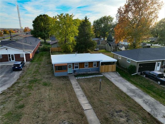 107 Osage Avenue, Hiawatha, KS 66434