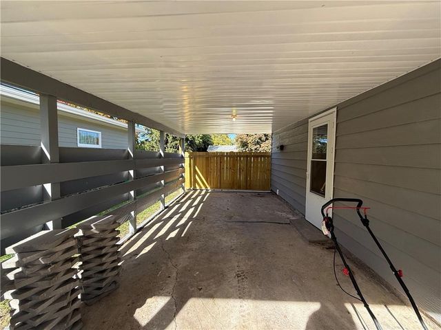 107 Osage Avenue, Hiawatha, KS 66434