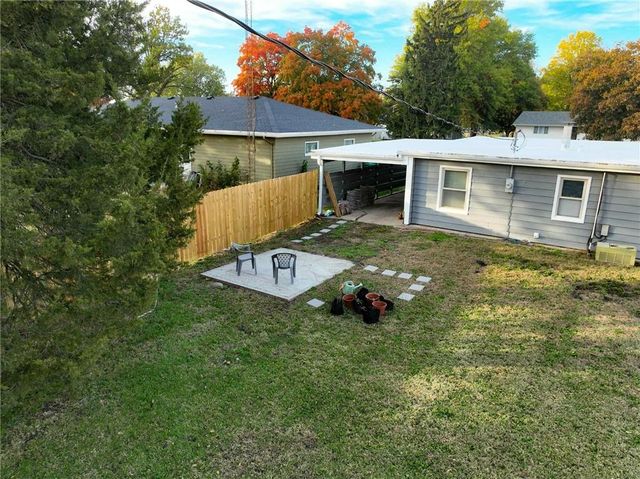 107 Osage Avenue, Hiawatha, KS 66434