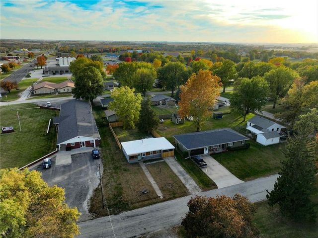 107 Osage Avenue, Hiawatha, KS 66434