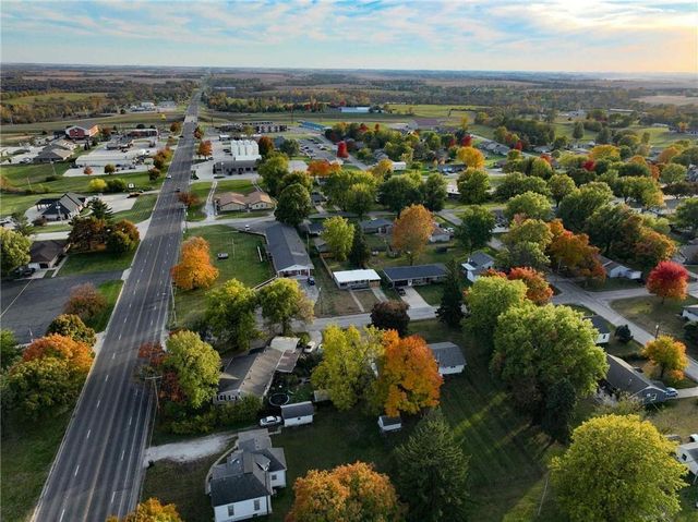 107 Osage Avenue, Hiawatha, KS 66434