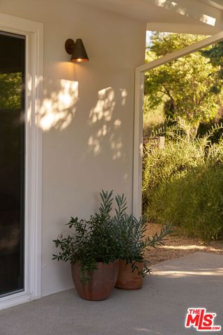 4301 Manson Avenue, Woodland Hills, CA 91364