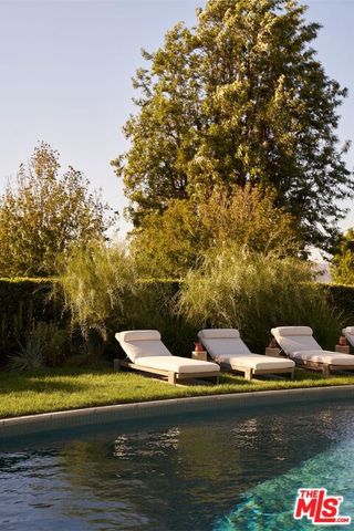 4301 Manson Avenue, Woodland Hills, CA 91364
