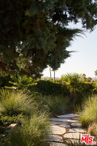 4301 Manson Avenue, Woodland Hills, CA 91364