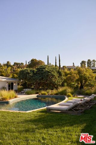 4301 Manson Avenue, Woodland Hills, CA 91364