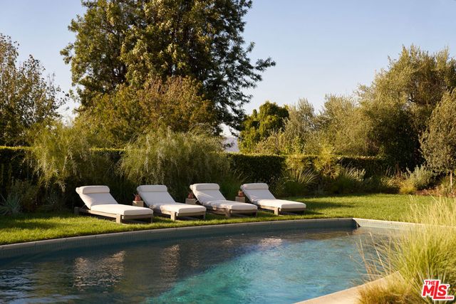 4301 Manson Avenue, Woodland Hills, CA 91364